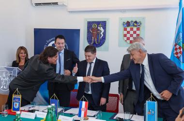 Svečano potpisan ugovor za dodjelu bespovratnih sredstava za dogradnju i rekonstrukciju luke Baška