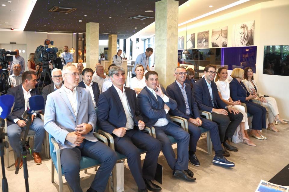 1. tiskovna konferencija