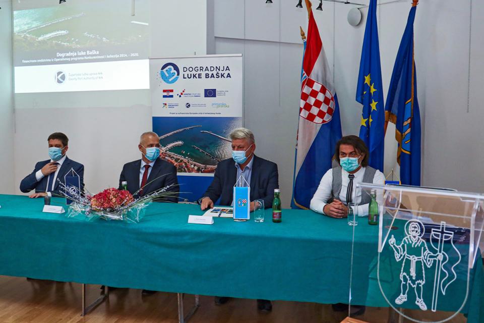 Potpisivanje ugovora s izvođačima radova u Baški