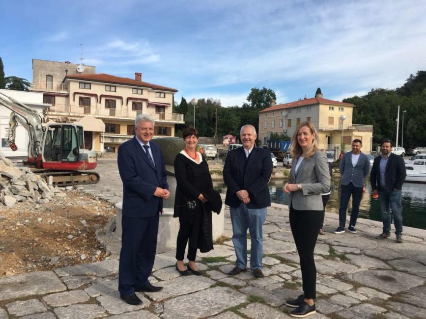 Zlatko Komadina, Marina Medarić, Mirela Ahmetović, Goran Lajnert u luci Omišalj